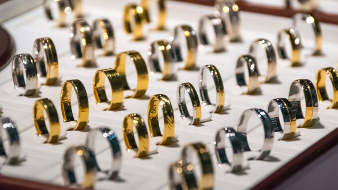gold-rings-jewelry-silver-rings-94843